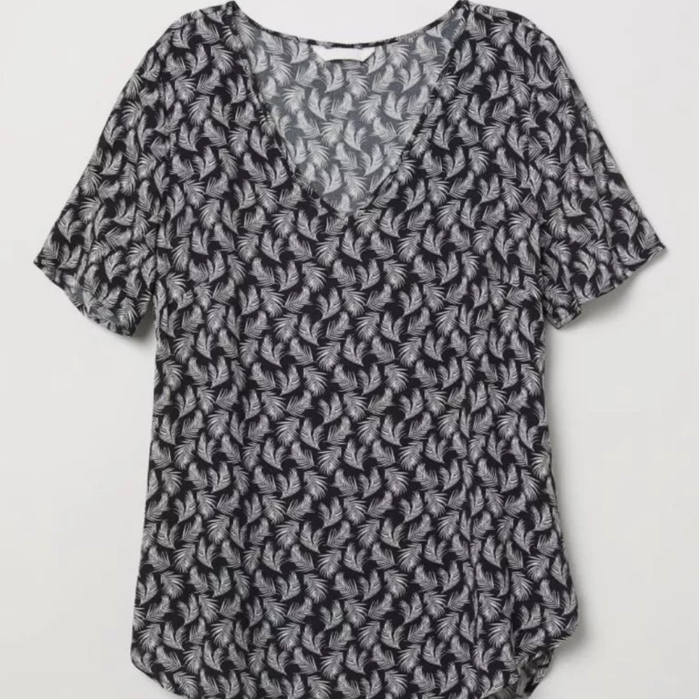 H&M V-Neck Dark Navy Color Pattern Leaves Viscose Blouse Size 12